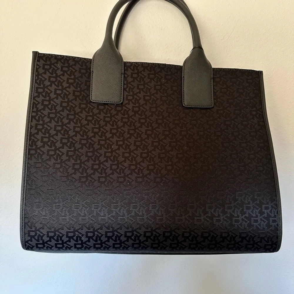 DKNY HANDBAG - Picture 3 of 3